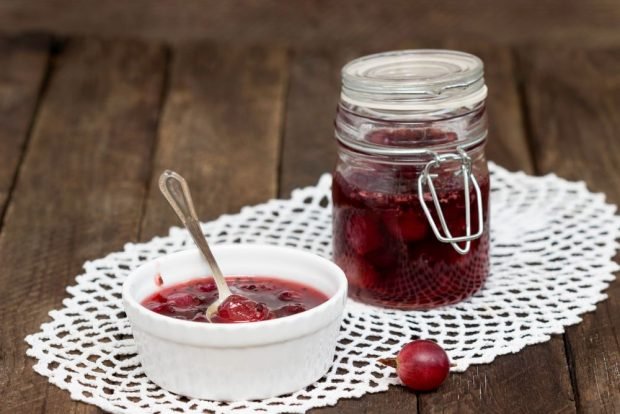 Red gooseberry jam