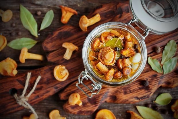 Crispy salted chanterelles for winter 