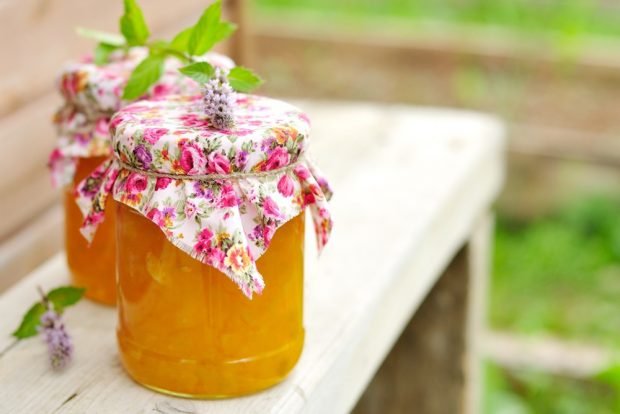 Jam from squash with lemon