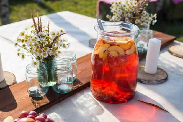 Plum and apricot compote for winter