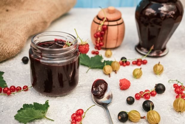 Black gooseberry jam 