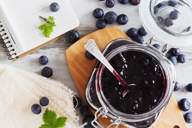 Blueberry jam with pectin 