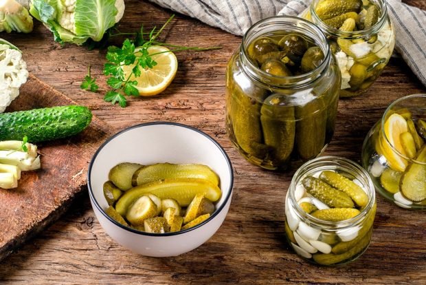 Cucumbers in Finnish with mustard and vinegar for winter