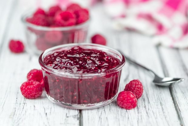 Raspberry jam with gelatin 