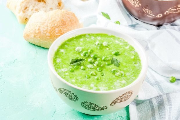 Pea soup-puree with cream in a slow cooker is a simple and delicious recipe, how to cook step by step