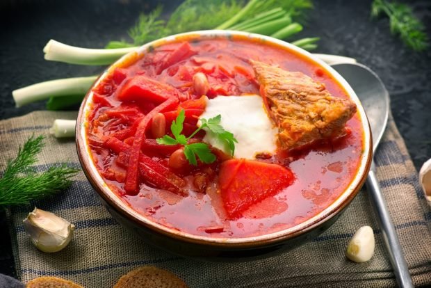 Borscht with tomato juice