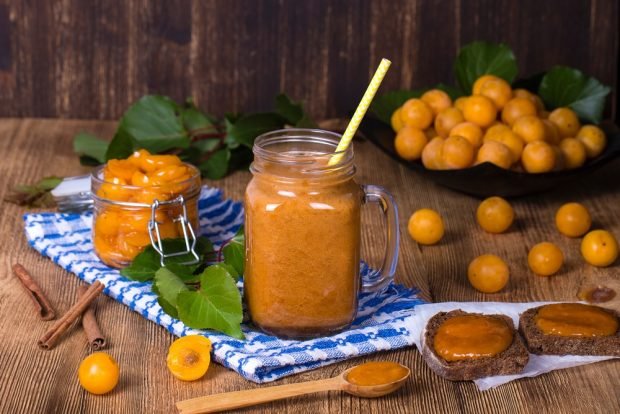 Yellow plum jam 