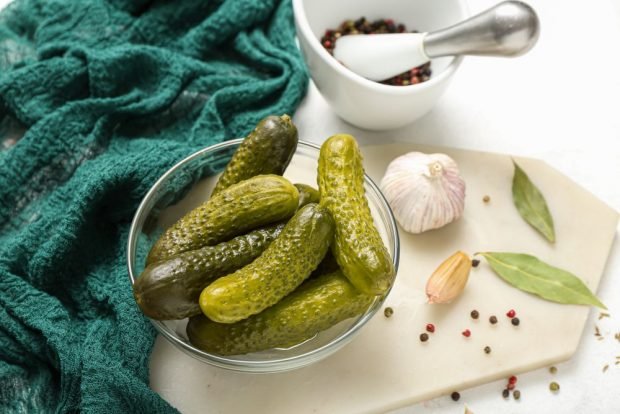 Pickled cucumbers in German for winter