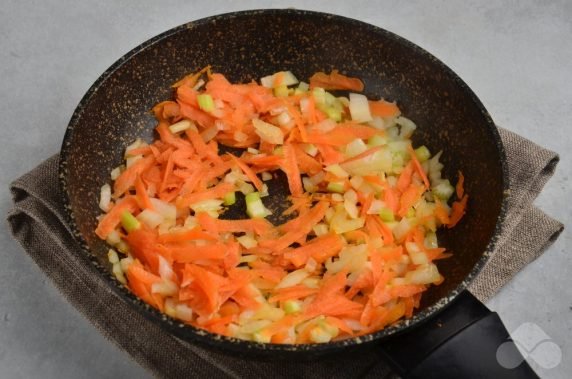 Chicken soup with potatoes and rice: photo of recipe preparation, step 3