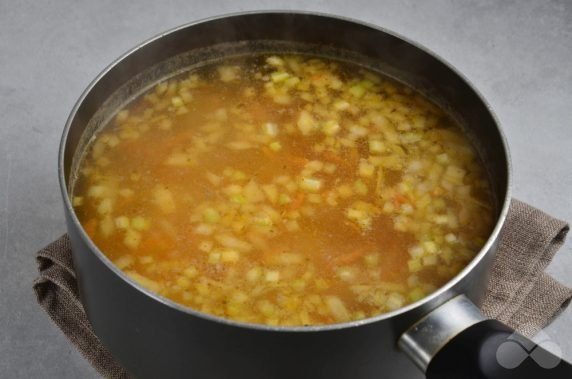 Chicken soup with potatoes and rice: photo of recipe preparation, step 4