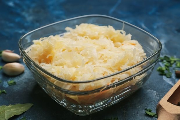 Sauerkraut with horseradish for winter