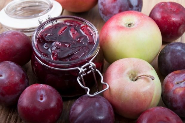 Jam from apples and plums without sterilization