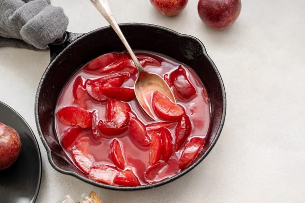 Red plum seedless jam