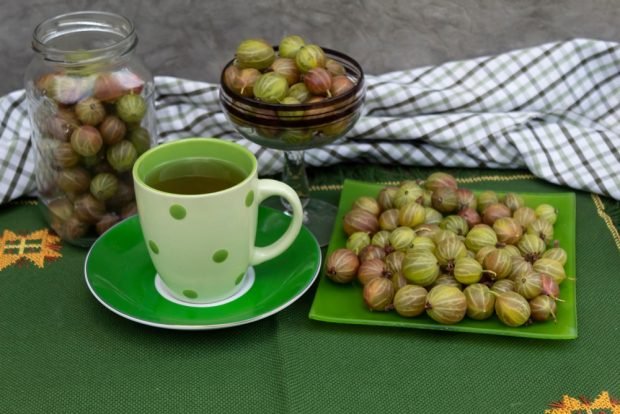 Gooseberry compote with orange and mint for winter