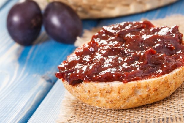 Plum jam without seeds and peel