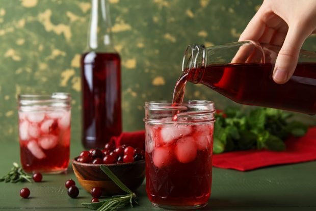 Cranberry compote without sterilization for winter