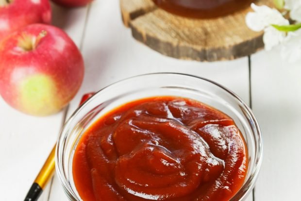 Apple sauce for meat for winter 