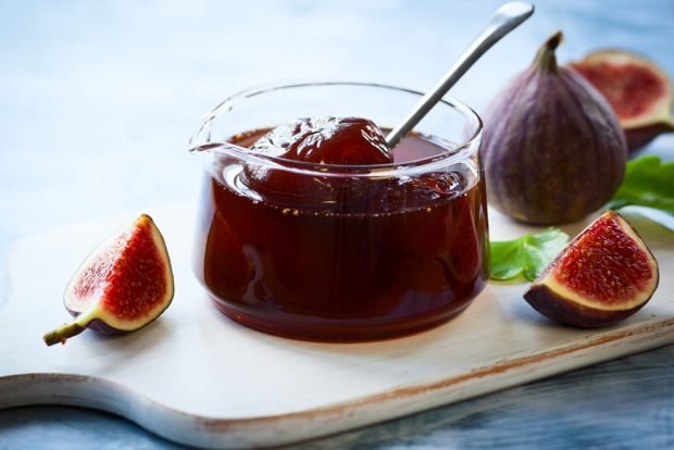 Fig jam in Armenian