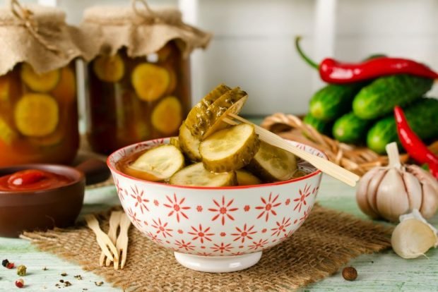 Cucumbers in garlic filling for winter