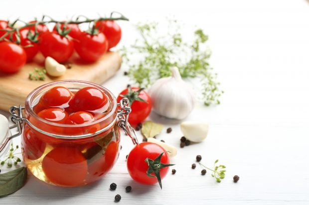 Tomatoes in jelly for winter