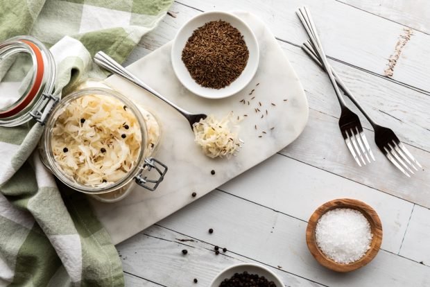 Sauerkraut with vinegar for winter