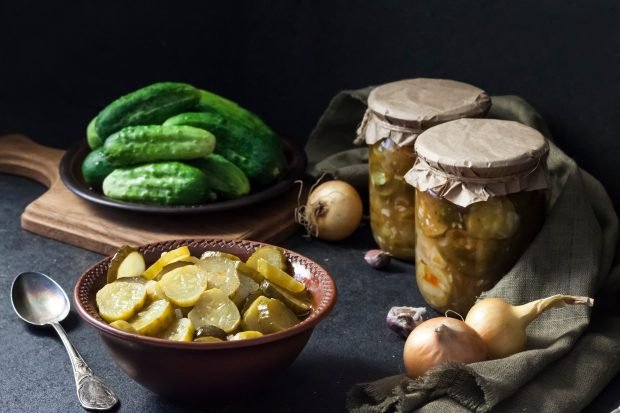 “Nezhinsky” cucumber salad for winter