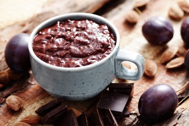 Pitted chocolate plum jam 