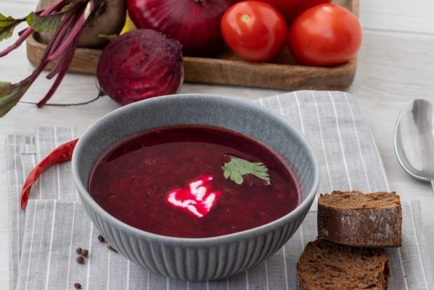 Ukrainian borscht with red cabbage 