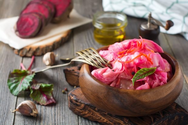 Cabbage with beetroot for winter 