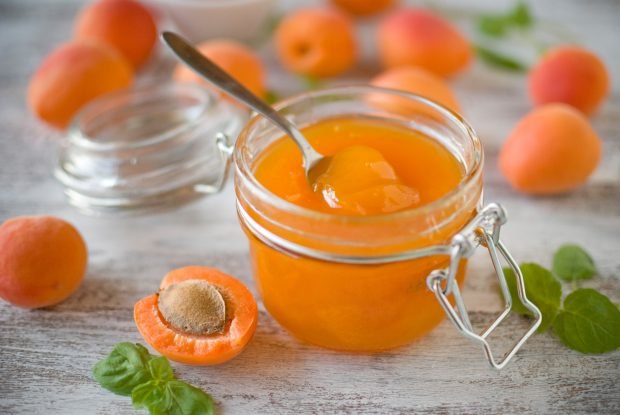 Thick apricot seedless jam 