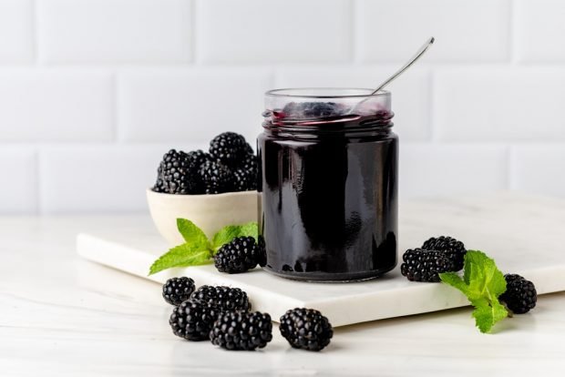 Blackberry jam is a simple and delicious recipe, how to cook step by step