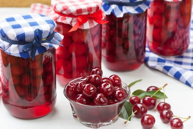 Cherry compote in sugar–free jars is a simple and delicious recipe, how to cook step by step