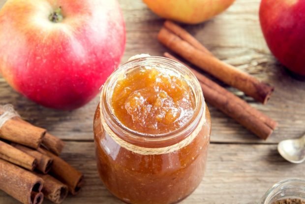 Apple jam with sugar 