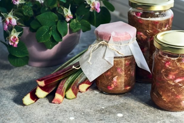 Rhubarb and rose jam