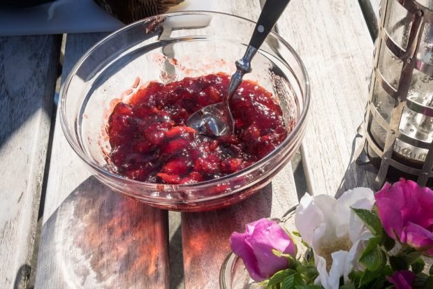 Jam-five minutes of rosehip is a simple and delicious recipe, how to cook step by step