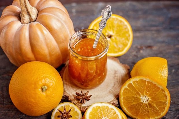 Pumpkin jam with ginger and orange 