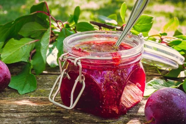 Plum and raspberry jam
