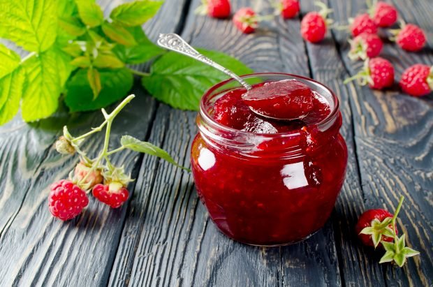 Raspberry jelly with gelatin is a simple and delicious recipe for cooking step by step