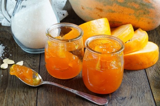 Pumpkin jam with dried apricots 