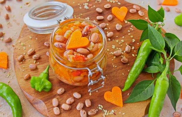 Beans with vegetables for the winter in cans 