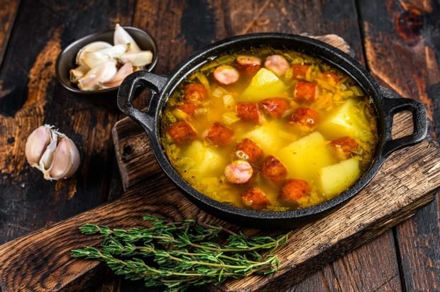 Pea soup in a cauldron