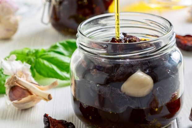 Canned prunes for winter