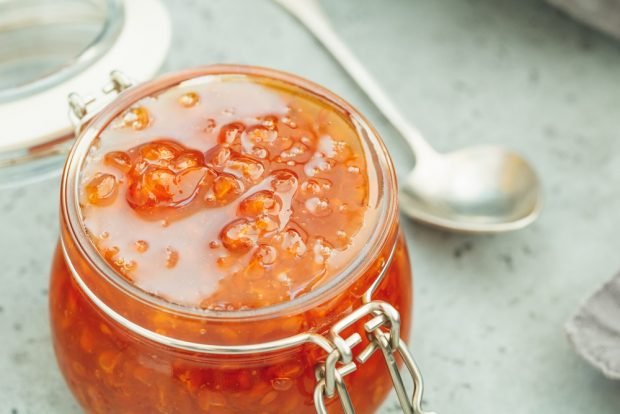 Cloudberry jam without water