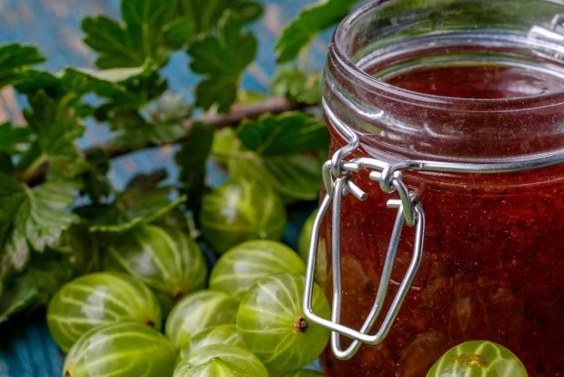 Gooseberry jam with basil