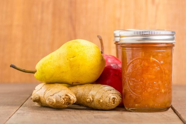 Pear jam with ginger