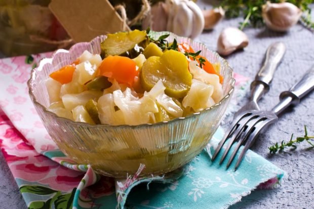 Vegetable Garden salad with cabbage for the winter 