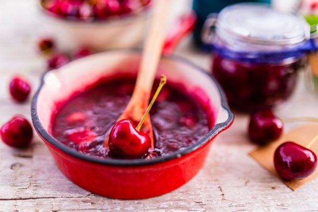 Cherry jam without sugar 