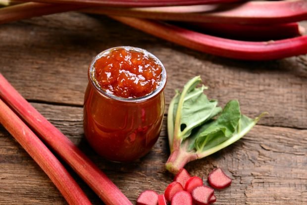 Rhubarb jam with orange and sugar