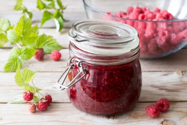 Ground raspberries in a jar