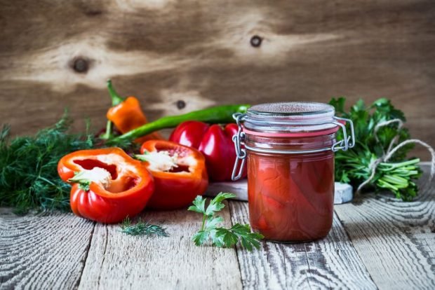 Bulgarian pepper in tomato for the winter 